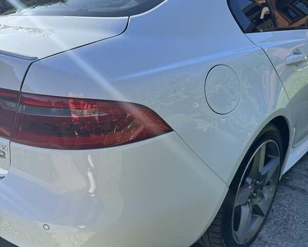 Белый Ягуар XE, объемом двигателя 2 л и пробегом 160 тыс. км за 19500 $, фото 73 на Automoto.ua