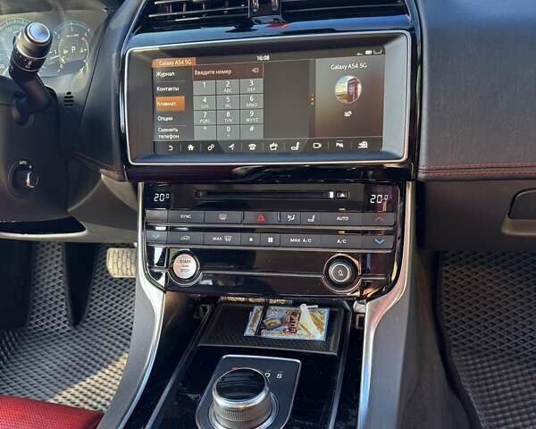 Белый Ягуар XE, объемом двигателя 2 л и пробегом 160 тыс. км за 19500 $, фото 27 на Automoto.ua