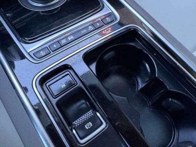 Белый Ягуар XE, объемом двигателя 2 л и пробегом 87 тыс. км за 2800 $, фото 11 на Automoto.ua