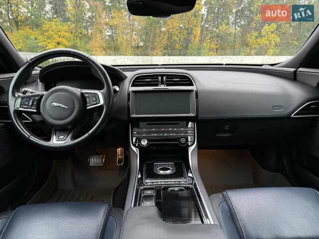 Ягуар XE 2019 в Луцке на Automoto.ua Белый Ягуар XE, объемом двигателя 2 л и пробегом 190 тыс. км за 16900 $, фото 14 на Automoto.ua