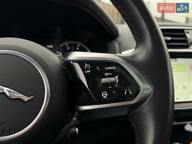 Белый Ягуар XE, объемом двигателя 2 л и пробегом 55 тыс. км за 28990 $, фото 18 на Automoto.ua
