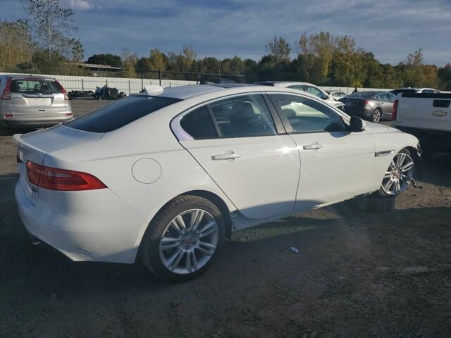 Белый Ягуар XE, объемом двигателя 2 л и пробегом 30 тыс. км за 9788 $, фото 3 на Automoto.ua