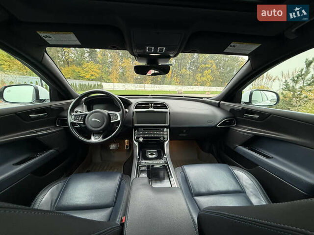Ягуар XE 2019 в Луцке на Automoto.ua Белый Ягуар XE, объемом двигателя 2 л и пробегом 190 тыс. км за 16900 $, фото 15 на Automoto.ua