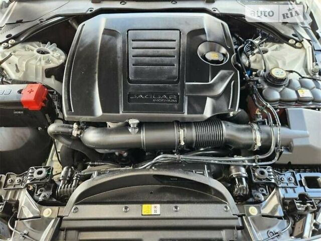 Білий Ягуар XE, об'ємом двигуна 2 л та пробігом 13 тис. км за 3000 $, фото 20 на Automoto.ua