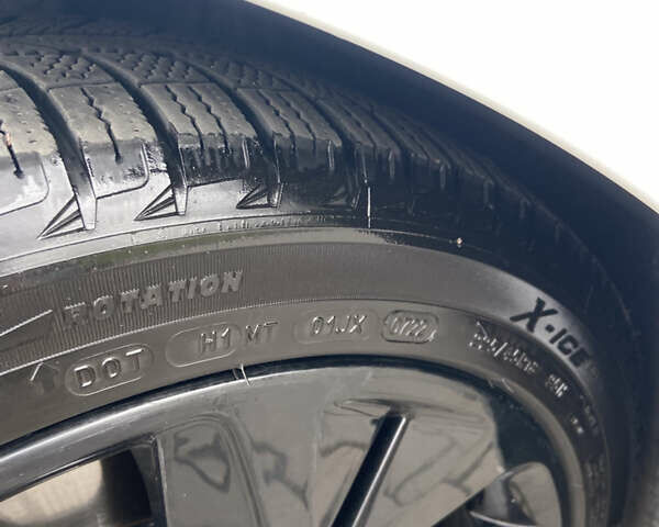 Белый Ягуар XE, объемом двигателя 2 л и пробегом 61 тыс. км за 20999 $, фото 6 на Automoto.ua