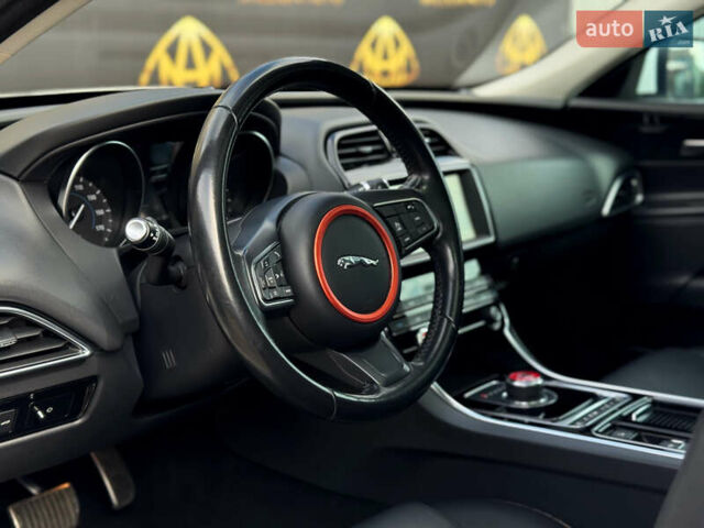 Белый Ягуар XE, объемом двигателя 2 л и пробегом 109 тыс. км за 18900 $, фото 7 на Automoto.ua
