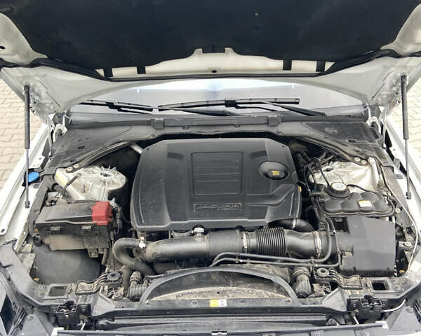 Белый Ягуар XE, объемом двигателя 2 л и пробегом 61 тыс. км за 20999 $, фото 24 на Automoto.ua