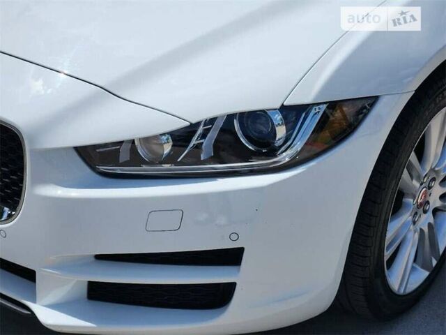 Белый Ягуар XE, объемом двигателя 2 л и пробегом 13 тыс. км за 3000 $, фото 1 на Automoto.ua