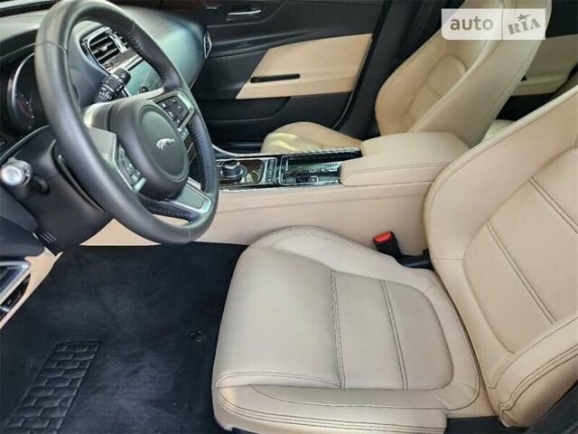 Білий Ягуар XE, об'ємом двигуна 2 л та пробігом 13 тис. км за 3000 $, фото 8 на Automoto.ua