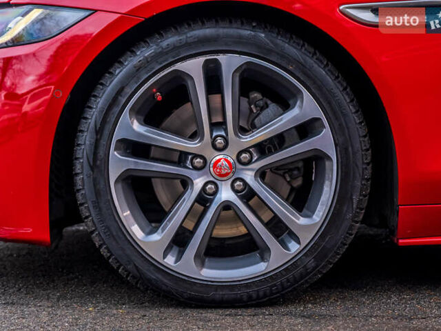 Белый Ягуар XE, объемом двигателя 2 л и пробегом 57 тыс. км за 21500 $, фото 21 на Automoto.ua