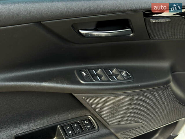 Белый Ягуар XE, объемом двигателя 2 л и пробегом 109 тыс. км за 18900 $, фото 13 на Automoto.ua
