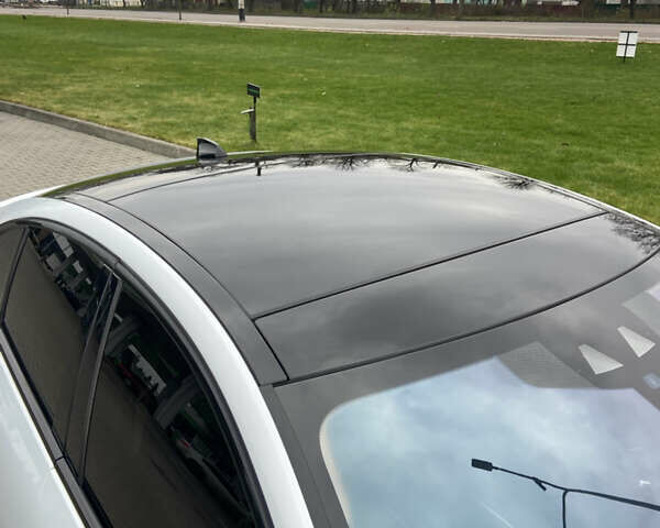 Белый Ягуар XE, объемом двигателя 2 л и пробегом 61 тыс. км за 20999 $, фото 5 на Automoto.ua