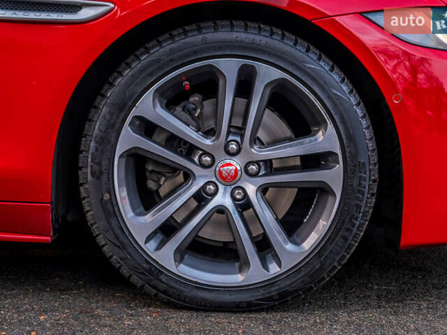 Белый Ягуар XE, объемом двигателя 2 л и пробегом 57 тыс. км за 21500 $, фото 20 на Automoto.ua