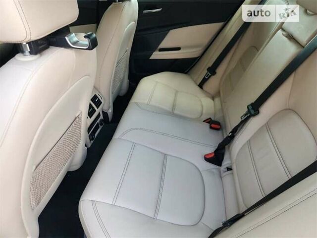 Белый Ягуар XE, объемом двигателя 2 л и пробегом 13 тыс. км за 3000 $, фото 18 на Automoto.ua