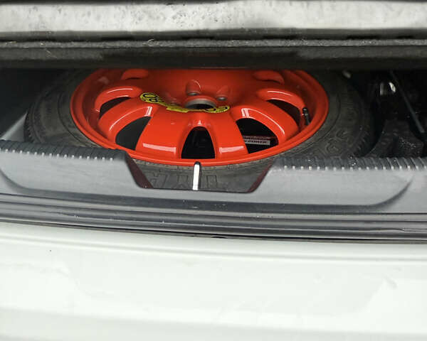 Ягуар XE 2019 в Луцке на Automoto.ua Белый Ягуар XE, объемом двигателя 2 л и пробегом 190 тыс. км за 16900 $, фото 19 на Automoto.ua