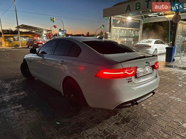Білий Ягуар XE, об'ємом двигуна 2 л та пробігом 165 тис. км за 14900 $, фото 1 на Automoto.ua