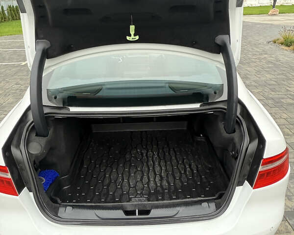 Ягуар XE 2019 в Луцке на Automoto.ua Белый Ягуар XE, объемом двигателя 2 л и пробегом 190 тыс. км за 16900 $, фото 20 на Automoto.ua