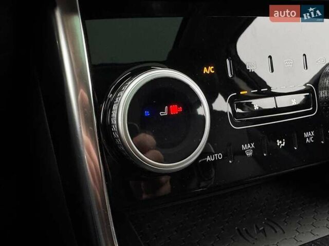 Белый Ягуар XE, объемом двигателя 2 л и пробегом 55 тыс. км за 28990 $, фото 24 на Automoto.ua