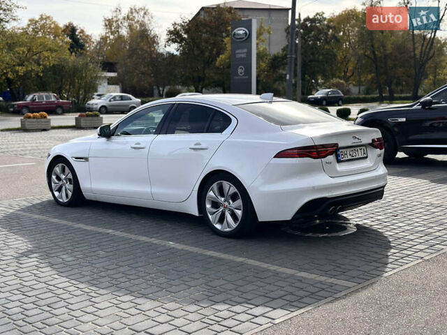 Білий Ягуар XE, об'ємом двигуна 2 л та пробігом 83 тис. км за 26500 $, фото 5 на Automoto.ua