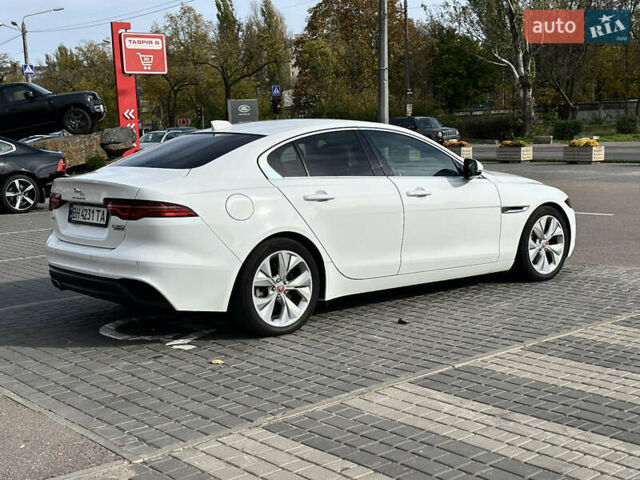 Білий Ягуар XE, об'ємом двигуна 2 л та пробігом 83 тис. км за 26500 $, фото 3 на Automoto.ua