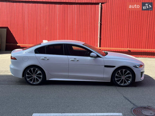 Белый Ягуар XE, объемом двигателя 2 л и пробегом 9 тыс. км за 41900 $, фото 5 на Automoto.ua