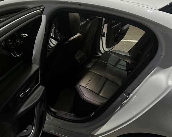 Белый Ягуар XE, объемом двигателя 2 л и пробегом 87 тыс. км за 24800 $, фото 21 на Automoto.ua