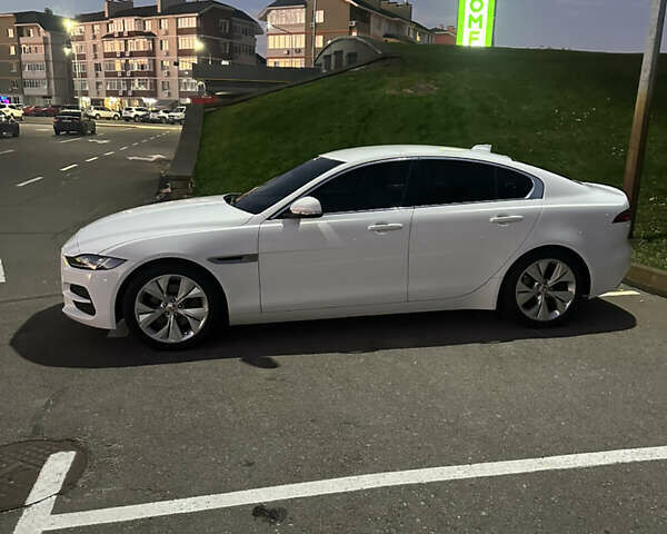 Белый Ягуар XE, объемом двигателя 2 л и пробегом 87 тыс. км за 24800 $, фото 7 на Automoto.ua