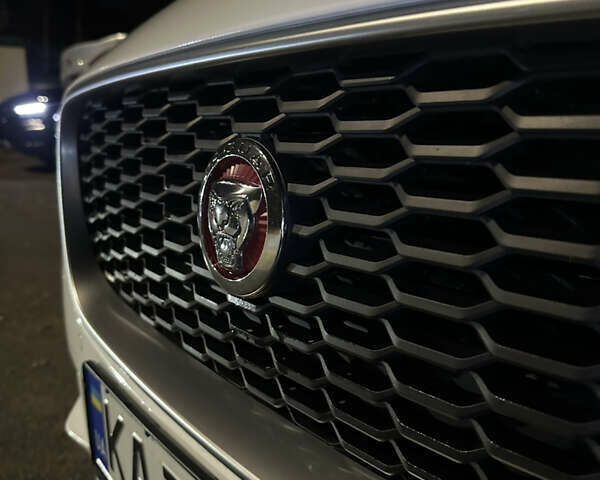 Белый Ягуар XE, объемом двигателя 2 л и пробегом 87 тыс. км за 24800 $, фото 32 на Automoto.ua
