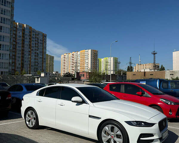 Белый Ягуар XE, объемом двигателя 2 л и пробегом 85 тыс. км за 24499 $, фото 11 на Automoto.ua
