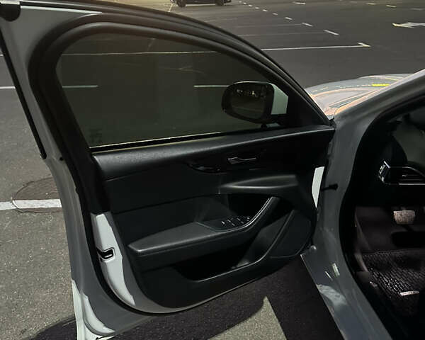 Белый Ягуар XE, объемом двигателя 2 л и пробегом 87 тыс. км за 24800 $, фото 8 на Automoto.ua