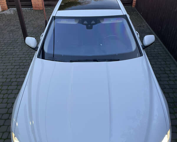 Белый Ягуар XE, объемом двигателя 2 л и пробегом 79 тыс. км за 20500 $, фото 28 на Automoto.ua