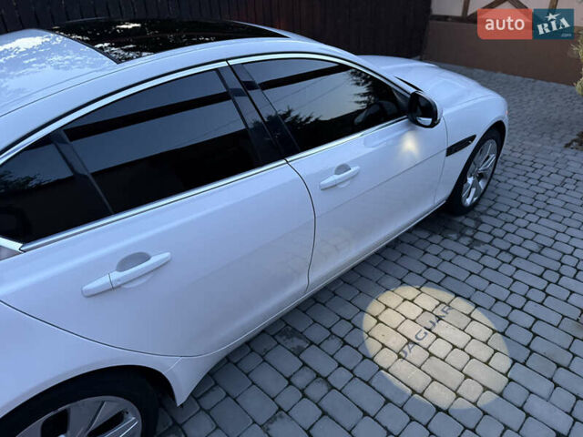 Белый Ягуар XE, объемом двигателя 2 л и пробегом 79 тыс. км за 20500 $, фото 26 на Automoto.ua