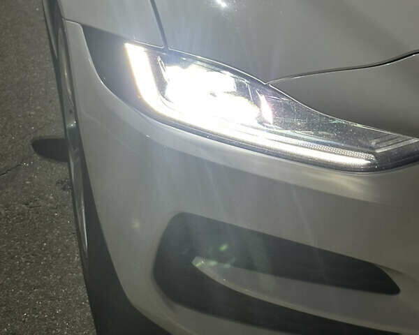 Белый Ягуар XE, объемом двигателя 2 л и пробегом 87 тыс. км за 24800 $, фото 28 на Automoto.ua