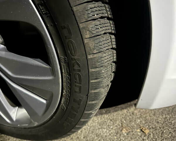 Белый Ягуар XE, объемом двигателя 2 л и пробегом 87 тыс. км за 24800 $, фото 37 на Automoto.ua