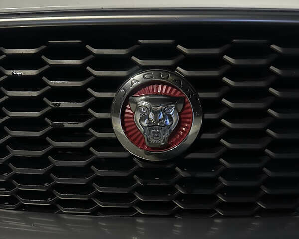 Белый Ягуар XE, объемом двигателя 2 л и пробегом 87 тыс. км за 24800 $, фото 34 на Automoto.ua
