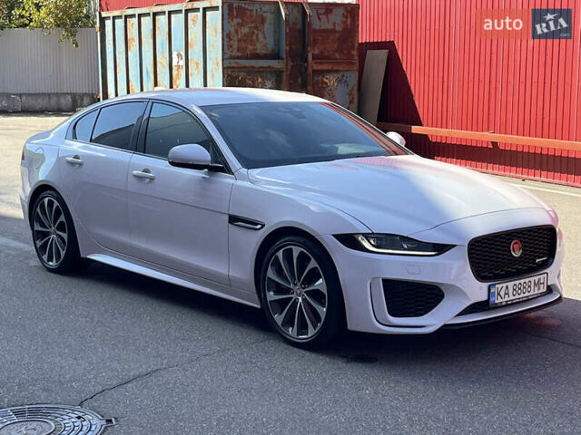 Белый Ягуар XE, объемом двигателя 2 л и пробегом 9 тыс. км за 41900 $, фото 1 на Automoto.ua