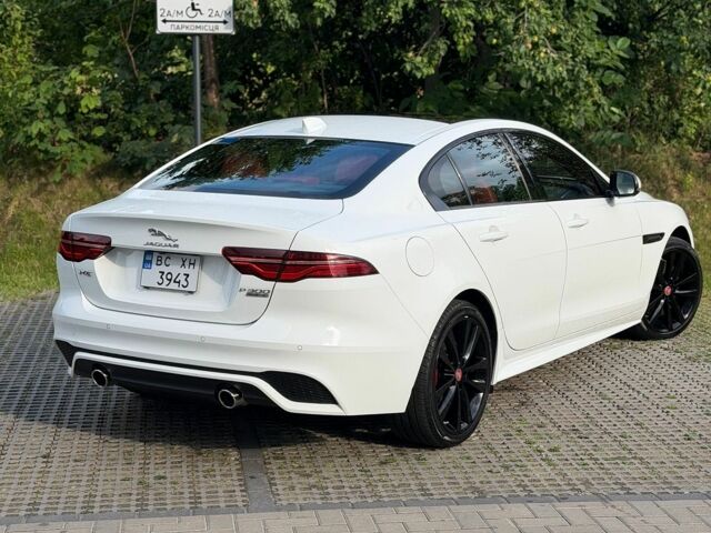 Белый Ягуар XE, объемом двигателя 2 л и пробегом 34 тыс. км за 26500 $, фото 12 на Automoto.ua