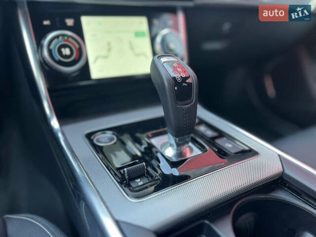 Белый Ягуар XE, объемом двигателя 2 л и пробегом 9 тыс. км за 41900 $, фото 17 на Automoto.ua