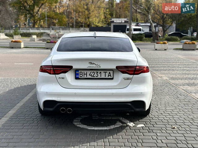 Білий Ягуар XE, об'ємом двигуна 2 л та пробігом 83 тис. км за 26500 $, фото 4 на Automoto.ua