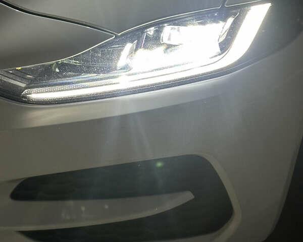 Белый Ягуар XE, объемом двигателя 2 л и пробегом 87 тыс. км за 24800 $, фото 27 на Automoto.ua