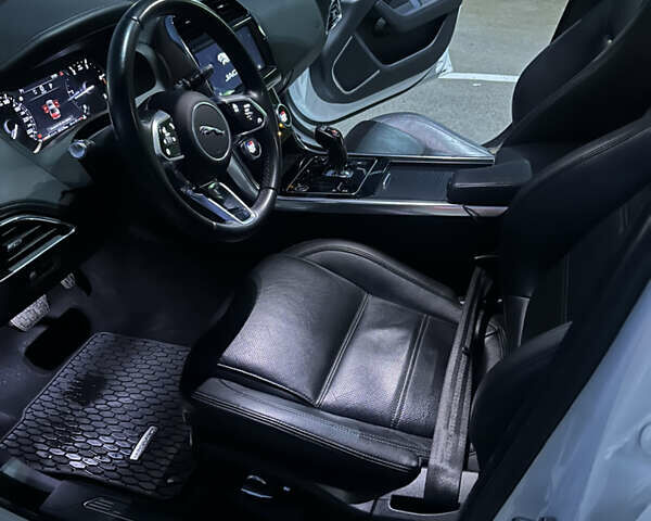 Белый Ягуар XE, объемом двигателя 2 л и пробегом 87 тыс. км за 24800 $, фото 22 на Automoto.ua