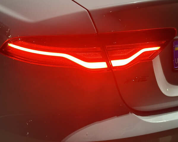 Белый Ягуар XE, объемом двигателя 2 л и пробегом 87 тыс. км за 24800 $, фото 31 на Automoto.ua