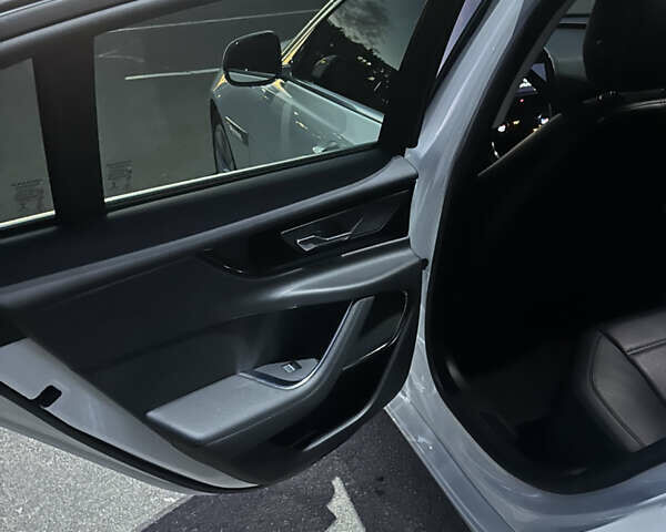 Белый Ягуар XE, объемом двигателя 2 л и пробегом 87 тыс. км за 24800 $, фото 11 на Automoto.ua