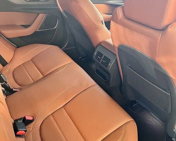 Білий Ягуар XE, об'ємом двигуна 2 л та пробігом 9 тис. км за 48000 $, фото 23 на Automoto.ua