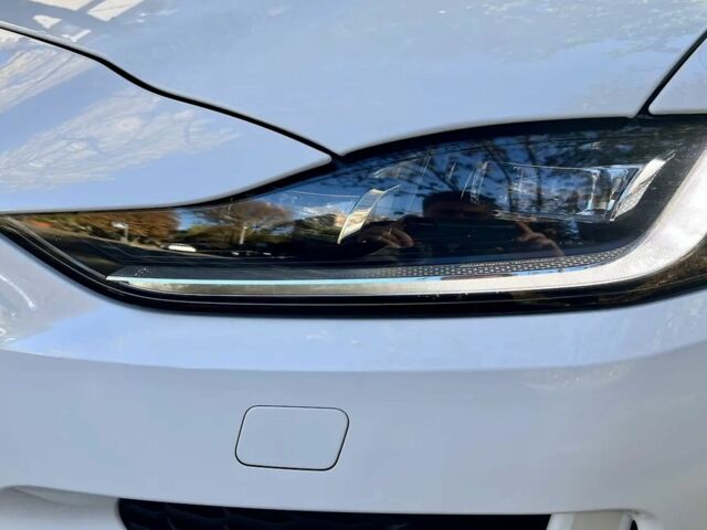 Белый Ягуар XE, объемом двигателя 2 л и пробегом 9 тыс. км за 48984 $, фото 3 на Automoto.ua