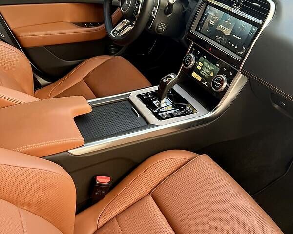 Білий Ягуар XE, об'ємом двигуна 2 л та пробігом 9 тис. км за 48000 $, фото 21 на Automoto.ua