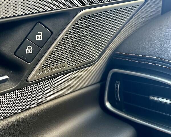 Білий Ягуар XE, об'ємом двигуна 2 л та пробігом 9 тис. км за 48000 $, фото 19 на Automoto.ua