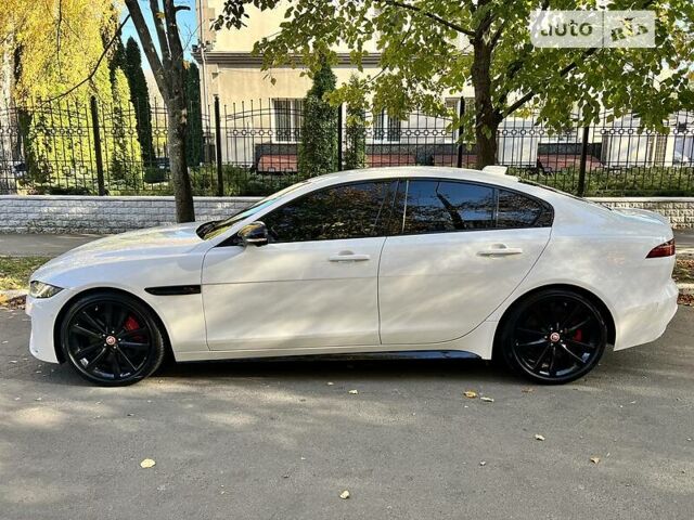 Білий Ягуар XE, об'ємом двигуна 2 л та пробігом 9 тис. км за 48000 $, фото 1 на Automoto.ua