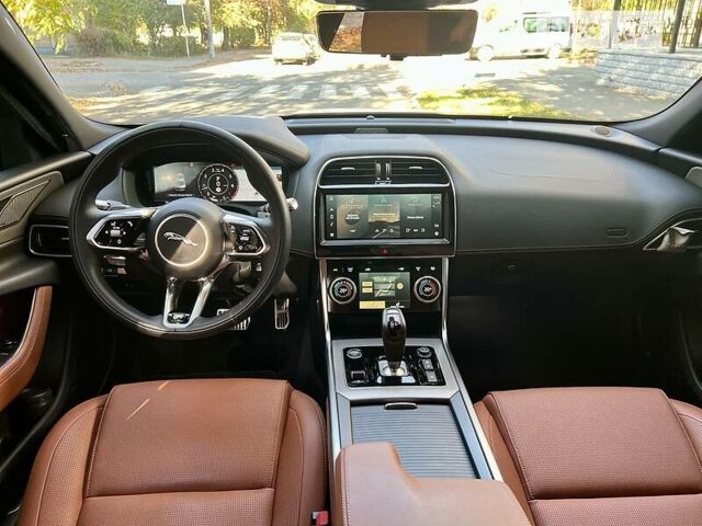 Білий Ягуар XE, об'ємом двигуна 2 л та пробігом 9 тис. км за 48000 $, фото 13 на Automoto.ua