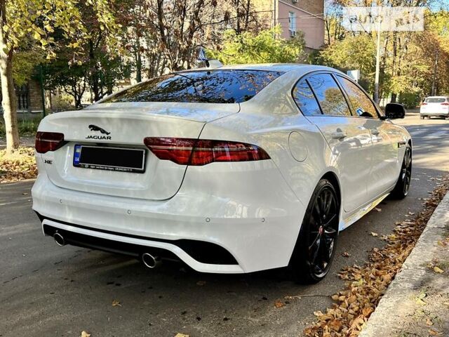 Білий Ягуар XE, об'ємом двигуна 2 л та пробігом 9 тис. км за 48000 $, фото 6 на Automoto.ua